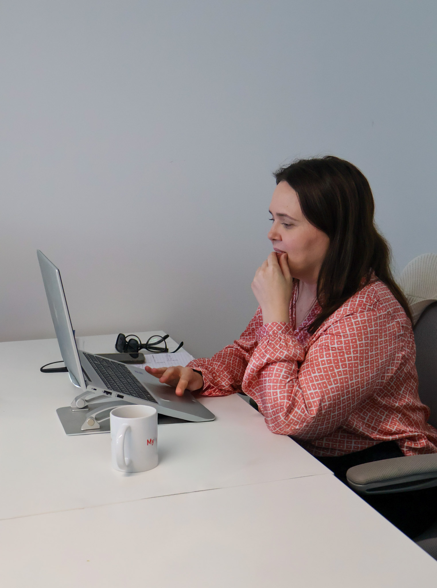 A focused Signet Resources professional attentively participating in a recruitment discussion.