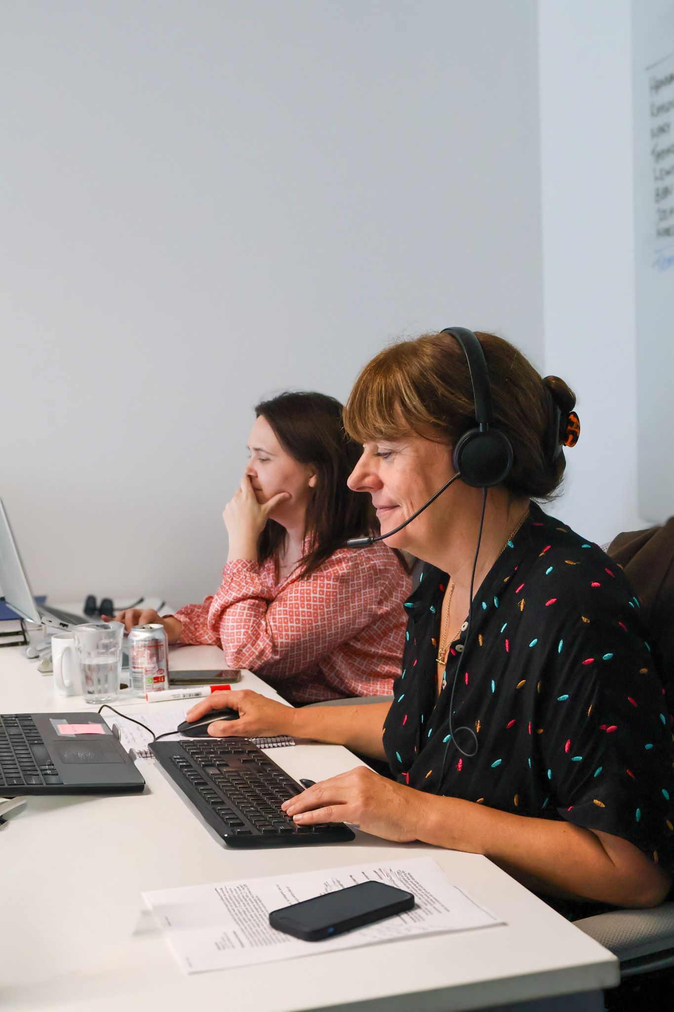 Signet Resources consultants collaborate on CV strategies for recruitment, conveying a relaxed yet focused work atmosphere.