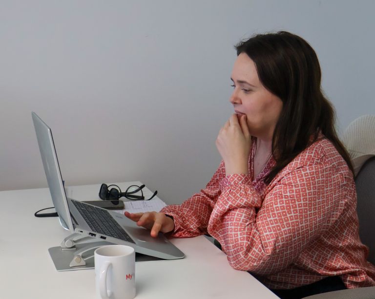 Signet Resources recruitment team engaged in a discussion around a table, with a whiteboard outlining key points in the background.